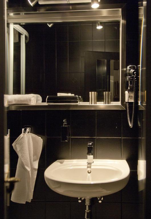 Hotel 12 Bodensdorf Rum bild